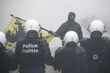 16 Aralık 2018'de Belçika'nın Başkenti Brüksel'de Marakeş Göç Paktı'nı protesto eden aşırı sağcı lar çevik kuvvetle çatıştı.