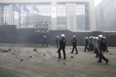 16 Aralık 2018'de Belçika'nın Başkenti Brüksel'de Marakeş Göç Paktı'nı protesto eden aşırı sağcı lar çevik kuvvetle çatıştı.
