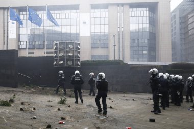 16 Aralık 2018'de Belçika'nın Başkenti Brüksel'de Marakeş Göç Paktı'nı protesto eden aşırı sağcı lar çevik kuvvetle çatıştı.