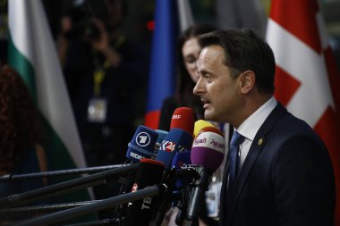 Brüksel, Belçika. 17. Eki 2018 . Lüksemburg Başbakanı Xavier Bettel Avrupa Birliği liderleriyle görüşmek üzere geldi.