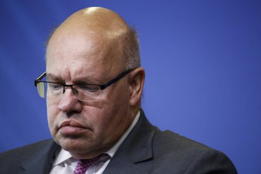 AB Komiseri Maros Sefcoviç ve Federal Maliye Bakanı P