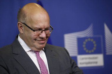 AB Komiseri Maros Sefcoviç ve Federal Maliye Bakanı P