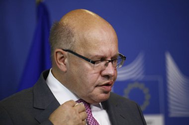 AB Komiseri Maros Sefcoviç ve Federal Maliye Bakanı P