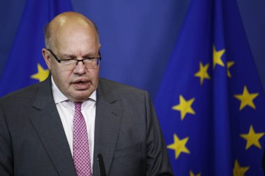 AB Komiseri Maros Sefcoviç ve Federal Maliye Bakanı P