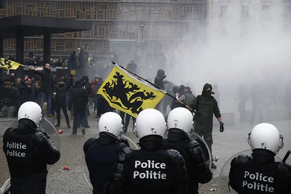 Far Right Supporters Clash Riot Police Protest Marrakesh Migration Pact — Stock Photo, Image