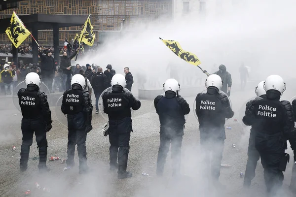 Skrajnie Prawicy Zwolennicy Zderzenia Policji Zamieszek Podczas Protestu Przeciwko Marrakeszu — Zdjęcie stockowe
