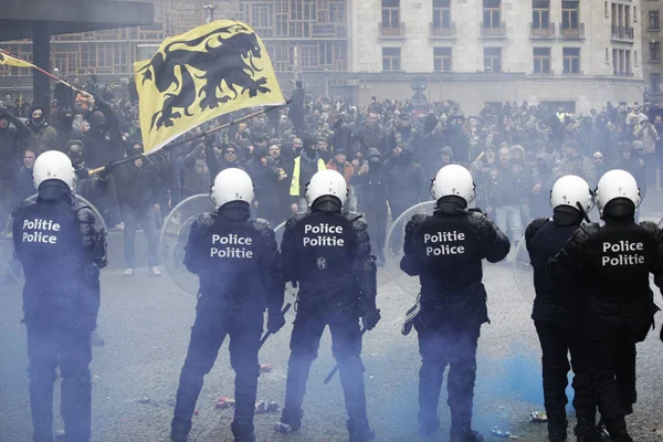 Far Right Supporters Clash Riot Police Protest Marrakesh Migration Pact — Stock Photo, Image