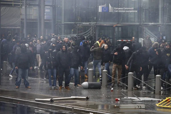 Högeranhängare Kolliderar Med Kravallpolis Protest Mot Marrakechs Migrations Pakt Bryssel — Stockfoto