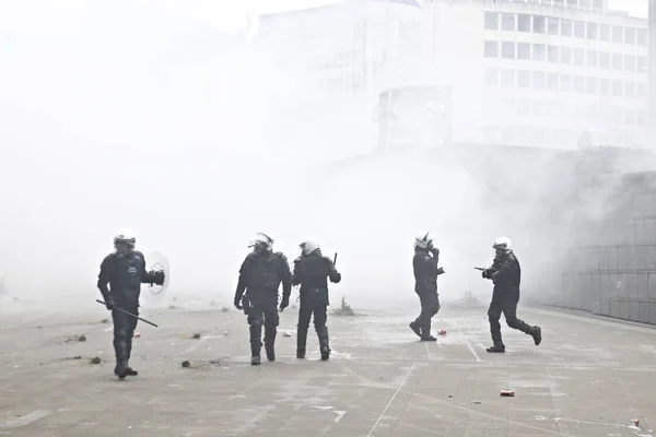 Högeranhängare Kolliderar Med Kravallpolis Protest Mot Marrakechs Migrations Pakt Bryssel — Stockfoto