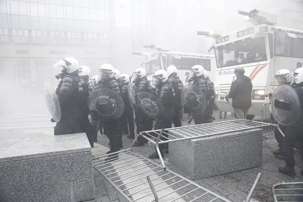 2018년 12월 16일 벨기에 브뤼셀에서 마라케시 협정에 반대하는 시위가 벌어지는 — 스톡 사진