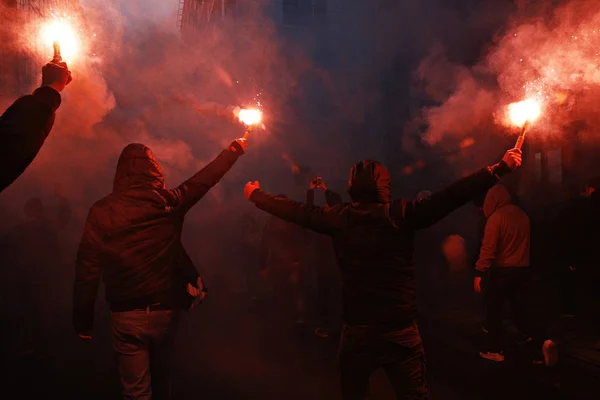 Apoiantes Extrema Direita Agitam Bandeira Flandres Enquanto Participam Protesto Contra — Fotografia de Stock