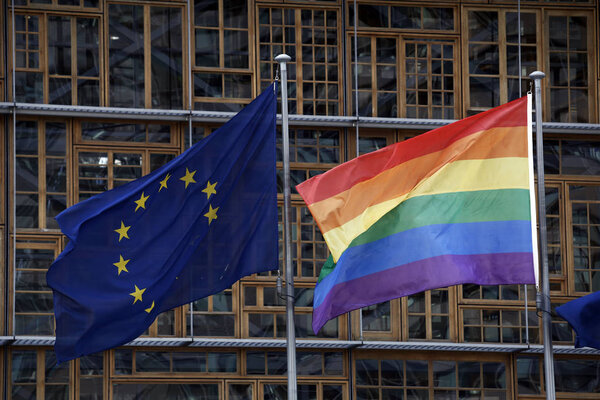 Флаг Европейского союза и гордость ЛГБТ, Брюссель
