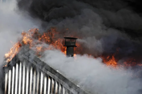 Брюссель Бельгия Февраля 2015 Года Пожарные Пытаются Потушить Пожар Вспыхнувший — стоковое фото