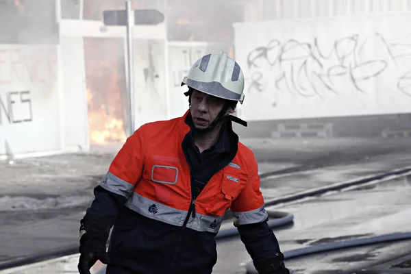 Брюссель Бельгія Лютого 2015 Пожежники Намагаються Загасити Пожежу Спалахнули Заводі — стокове фото