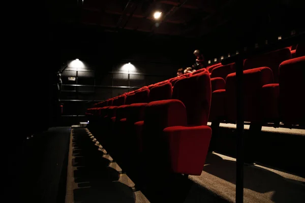 Пустые Красные Стулья Театре — стоковое фото