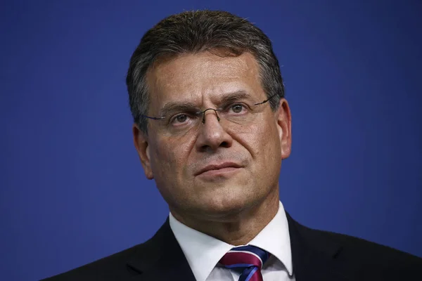 Le commissaire européen Maros Sefcovic et le ministre fédéral des finances P — Photo