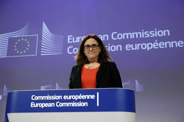 Evropský komisař pro obchod Cecilia Malmstrom podává tiskové — Stock fotografie