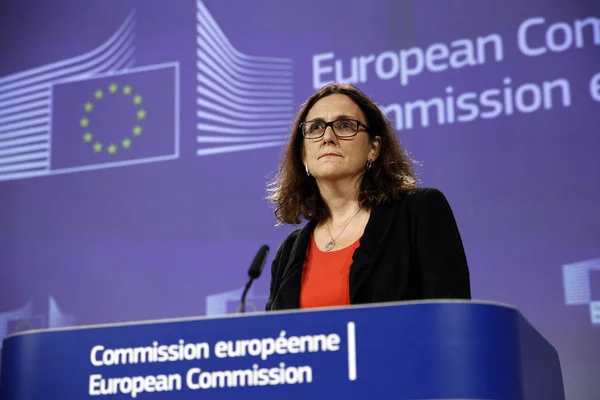 Az Európai Unió kereskedelmi biztosa, Cecilia Malmstrom ad egy sajtó — Stock Fotó