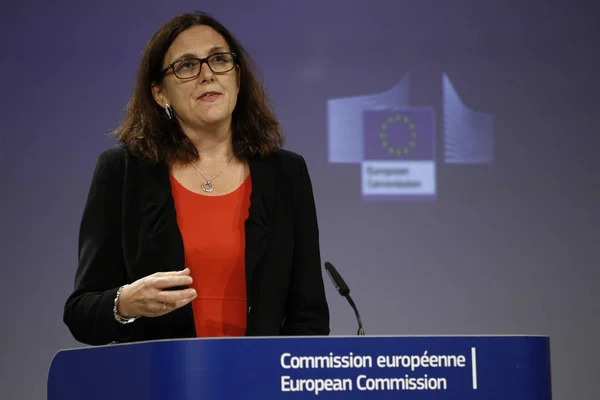 Az Európai Unió kereskedelmi biztosa, Cecilia Malmstrom ad egy sajtó — Stock Fotó