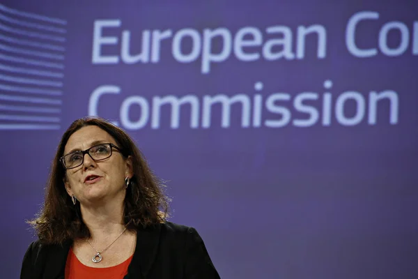 Komisioner Eropa untuk Perdagangan Cecilia Malmstrom memberikan pers — Stok Foto