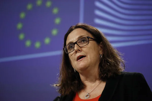 Evropský komisař pro obchod Cecilia Malmstrom podává tiskové — Stock fotografie