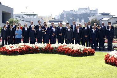 Aile fotoğrafı - 28 devlet başkanı veya gove gayri resmi toplantı