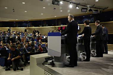 Ab Komisyon Üyeleri tarafından Sonbahar Dönemi Paketi'nde basın toplantısı