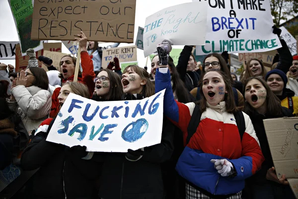 Demonstratie om onmiddellijk een actie te eisen inzake klimaatverandering in — Stockfoto