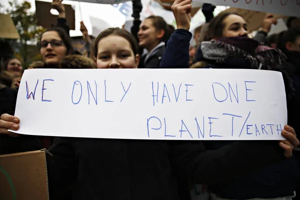 Demonstratie om onmiddellijk een actie te eisen inzake klimaatverandering in — Stockfoto
