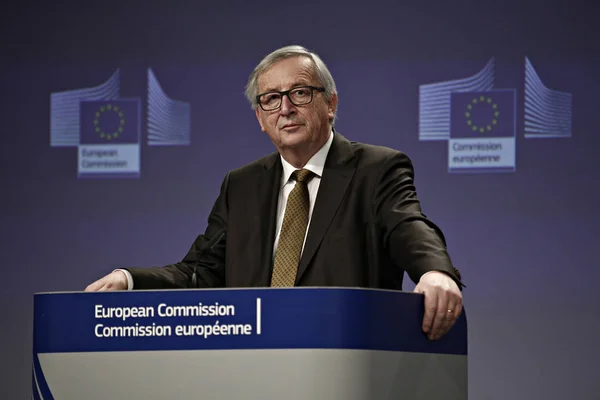 Presidente da Comissão Europeia Jean Claude Juncker entrega — Fotografia de Stock