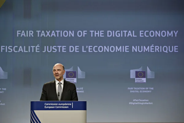 Il commissario europeo per gli Affari economici e finanziari Pierre Mos — Foto Stock