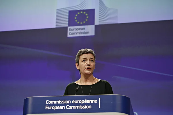 La Comisaria Europea de Competencia, Margrethe Vestager, mantiene un nuevo —  Fotos de Stock