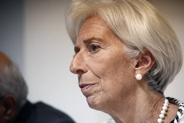 La directora del FMI, Christine Lagarde, asiste a una conferencia de prensa, L —  Fotos de Stock