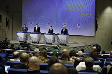 Ab Komisyon Üyeleri tarafından Sonbahar Dönemi Paketi'nde basın toplantısı