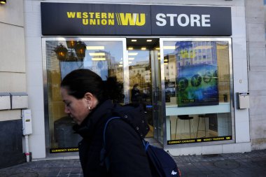 23 Kasım 2018 tarihinde Brüksel, Belçika'da western union finansal hizmetler şubesi