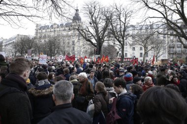 Öğrenciler 22 Mayıs 2018'de Fransa'nın Başkenti Paris'te düzenlenen reformlara karşı ulusal grev günü sırasında düzenlenen gösteride slogan attılar