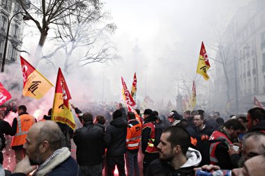 22 Mayıs 2018'de Fransa'nın Başkenti Paris'te reformlara karşı ulusal grev günü düzenlenen gösteriye katılan protestocular
