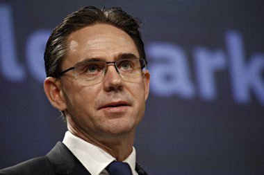 Başkan Yardımcısı Jyrki Katainen ve Komisyon tarafından basın toplantısı