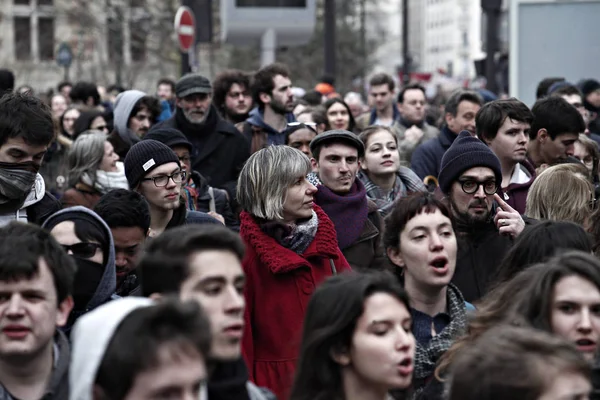 22 Mayıs 2018'de Fransa'nın Başkenti Paris'te reformlara karşı ulusal grev günü düzenlenen gösteriye katılan protestocular