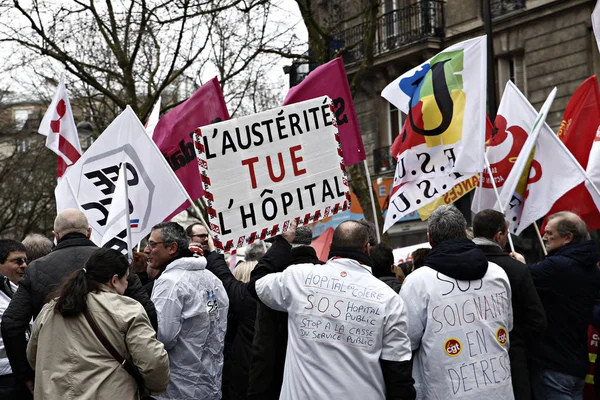 22 Mayıs 2018'de Fransa'nın Başkenti Paris'te reformlara karşı ulusal grev günü düzenlenen gösteriye katılan protestocular