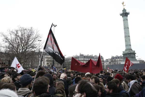 2018年3月22日 フランス パリで改革に反対する国民のストライキの際にデモに参加した抗議者たち — ストック写真