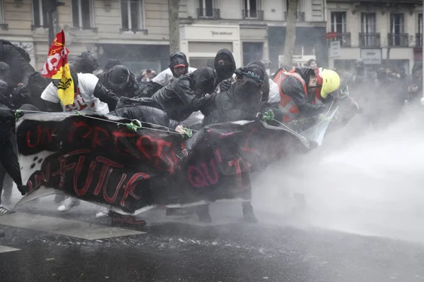 Polisen Använder Vattenkanon Mot Demonstranter Protest Mot Den Franska Regeringens — Stockfoto