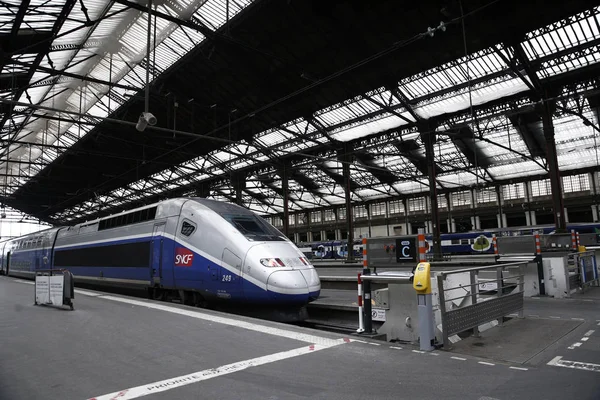 Paryż Francja Marca 2018 Francuskie Pociągi Tgv Zasiadają Platformie Dworcu — Zdjęcie stockowe