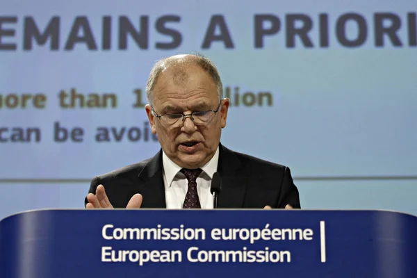 Conferencia de prensa de la Comisaria de la UE Vytenis Andriukaitis en Bru — Foto de Stock