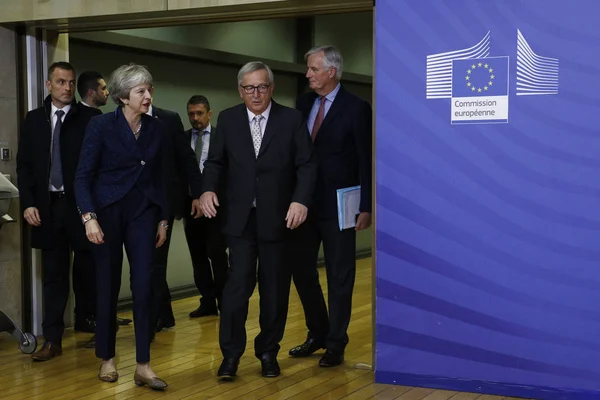 Reunión entre la Primera Ministra del Reino Unido Theresa May —  Fotos de Stock