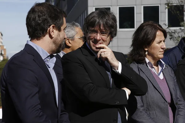 Carles Puigdemont partecipa a una protesta di sostegno arrestato membe — Foto Stock