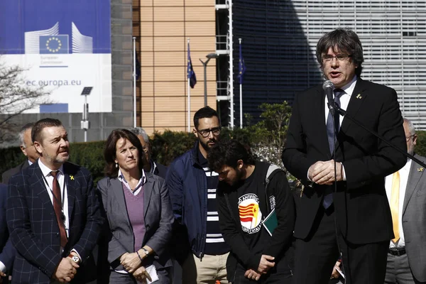 Carles Puigdemont asiste a una protesta de apoyo a membe arrestado — Foto de Stock