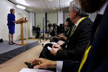 İngiltere Başbakanı Theresa May basın toplantısında konuştu