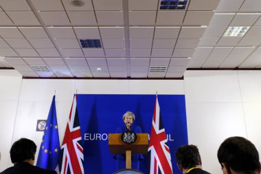 İngiltere Başbakanı Theresa May basın toplantısında konuştu