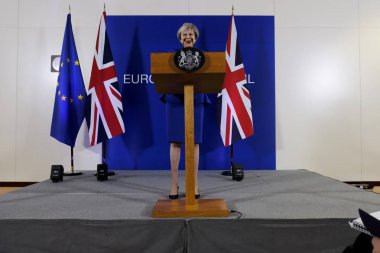 İngiltere Başbakanı Theresa May basın toplantısında konuştu